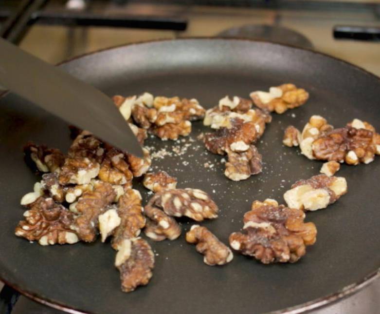 Грузинский салат с фасолью и кинзой