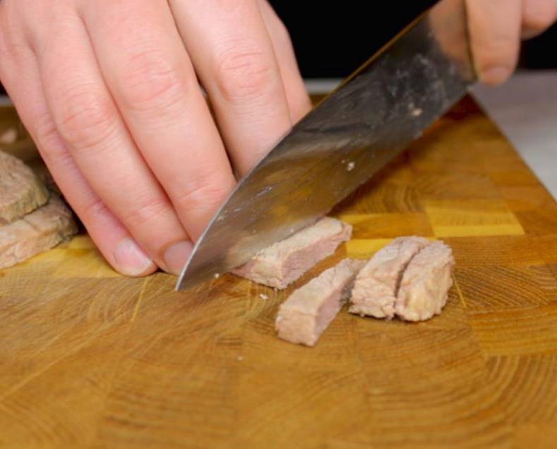 Грузинский салат с фасолью и кинзой