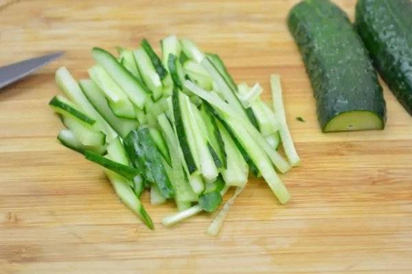 Грузинский салат с языком