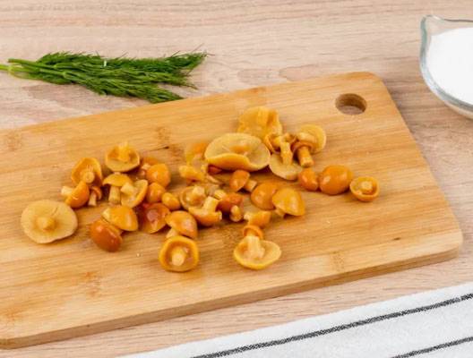 Салат «Лесная поляна» с опятами