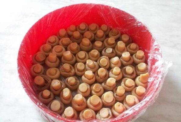 Салат «Лесная поляна» с шампиньонами и курицей