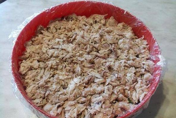 Салат «Лесная поляна» с шампиньонами и курицей