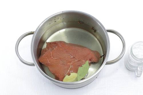 Мясной салат с говядиной и болгарским перцем