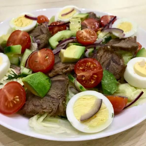 Мясной салат с авокадо
