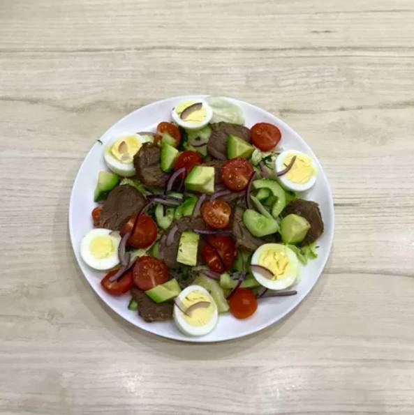 Мясной салат с авокадо