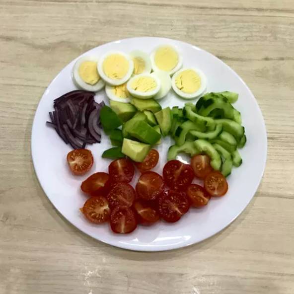 Мясной салат с авокадо