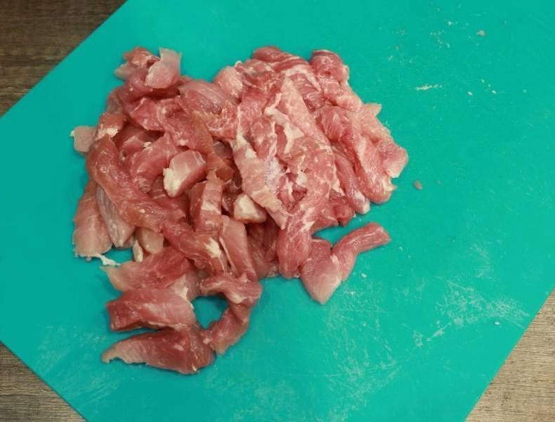 Мясной салат со свининой на праздничный стол Мясной салат со свининой на праздничный стол