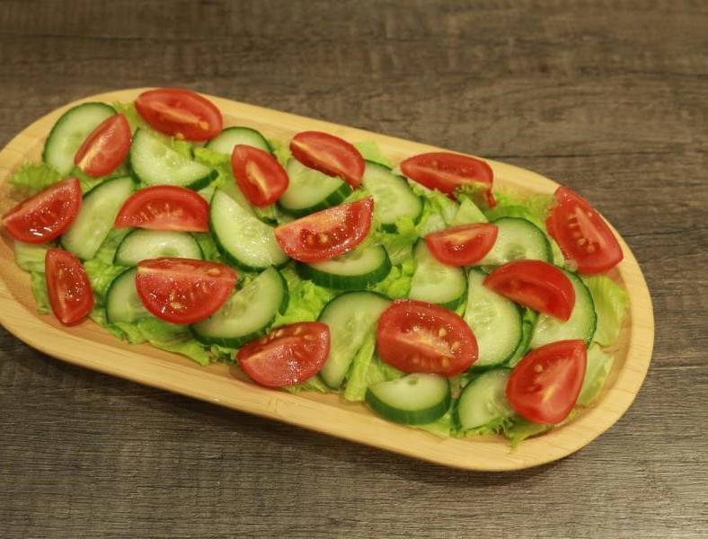 Мясной салат со свининой на праздничный стол Мясной салат со свининой на праздничный стол