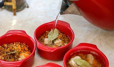 Гречка с мясом в горшочке в духовке