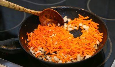 Гречка с мясом в горшочке в духовке