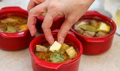 Гречка с мясом в горшочке в духовке