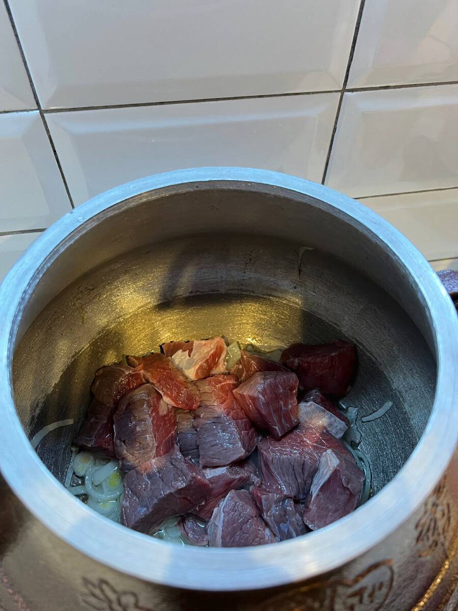 Говядина с овощами в афганском казане
