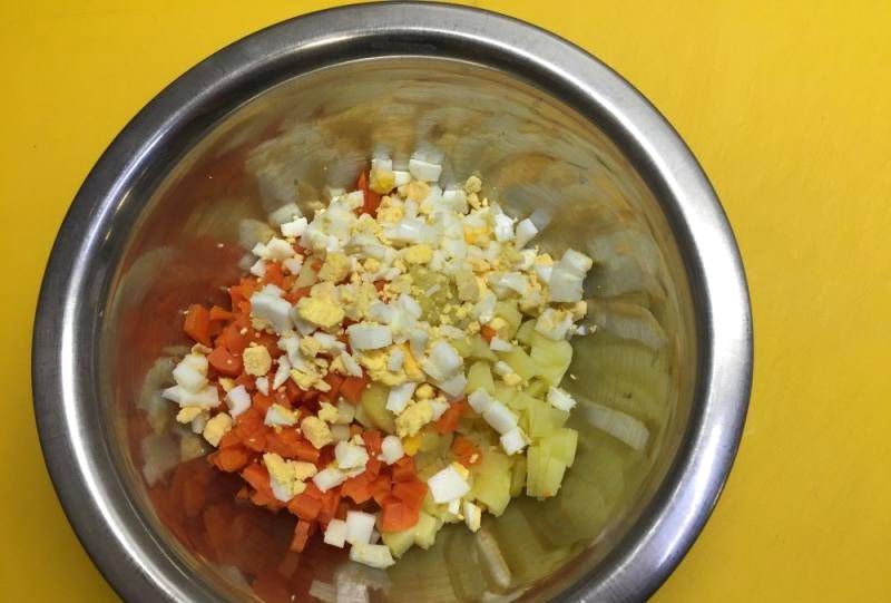 Салат «Московский» с курицей Салат «Московский» с курицей