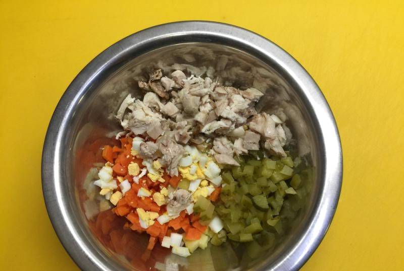 Салат «Московский» с курицей Салат «Московский» с курицей