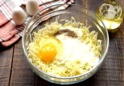 Капустные оладьи из сырой капусты на сковороде