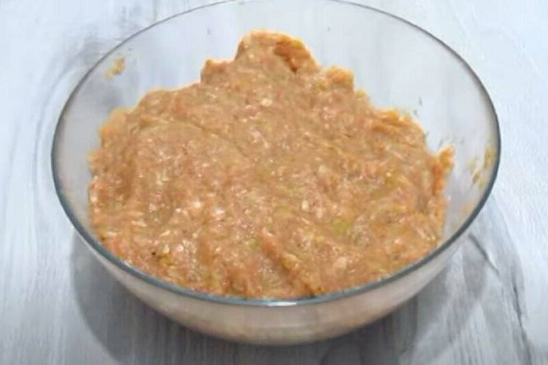 Капустные котлеты из сырой капусты с фаршем на сковороде