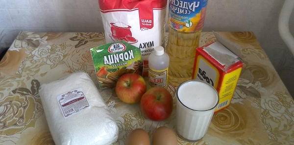 Бабушкина шарлотка с яблоками в духовке