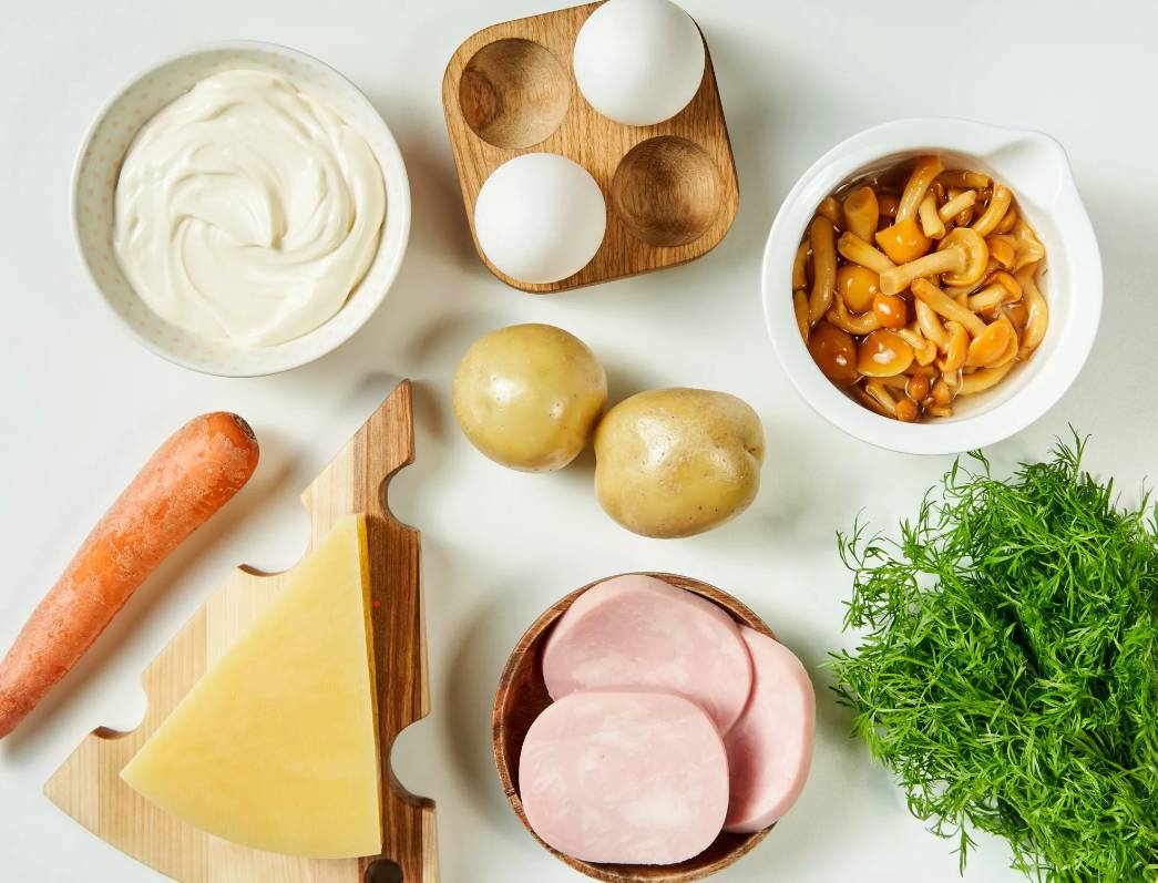 Салат «Лесная поляна» с ветчиной