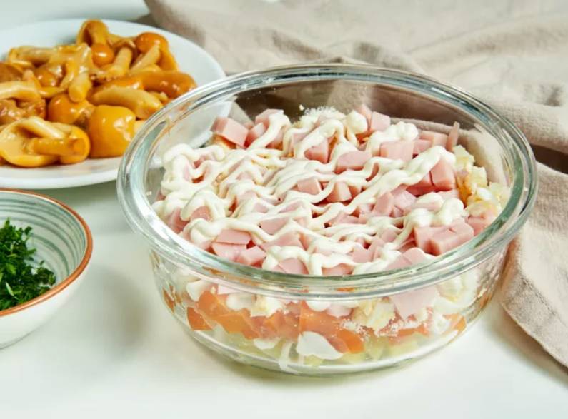 Салат «Лесная поляна» с ветчиной