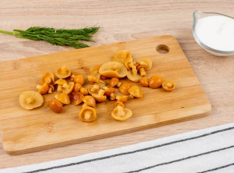 Салат «Лесная поляна» с опятами классический