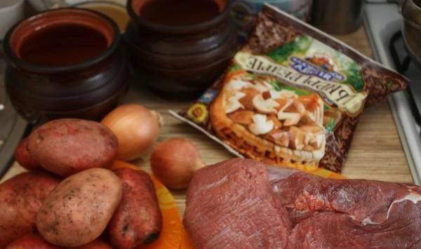 Жаркое с мясом, картошкой, грибами в горшочках в духовке