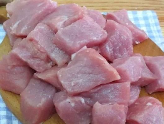 Шашлык из свинины с луком в рукаве в духовке