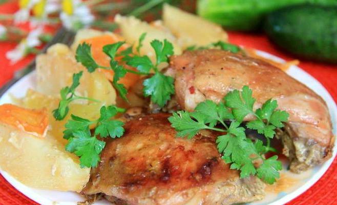 Куриные бедра с картошкой в рукаве для запекания в духовке