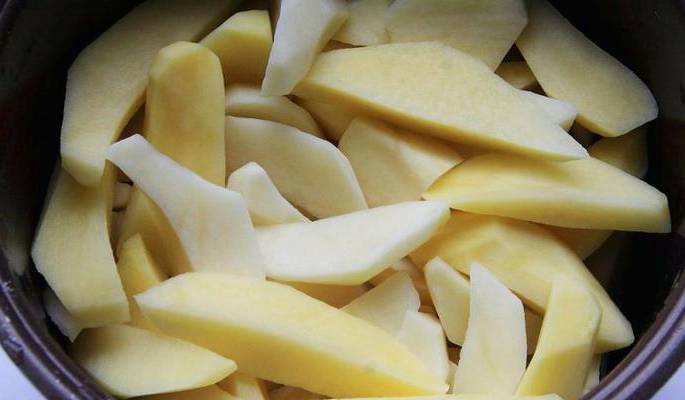 Куриные бедра с картошкой в рукаве для запекания в духовке