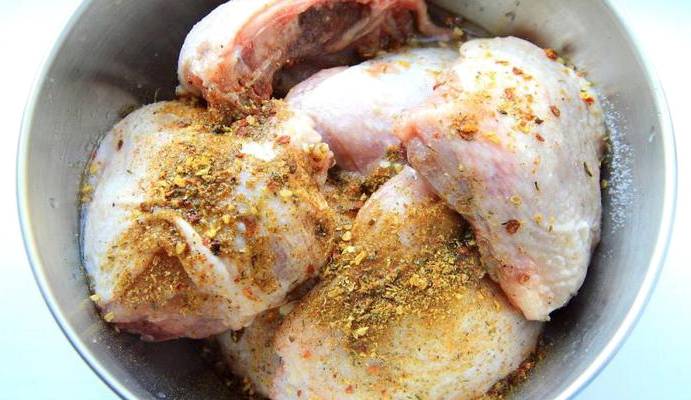 Куриные бедра с картошкой в рукаве для запекания в духовке