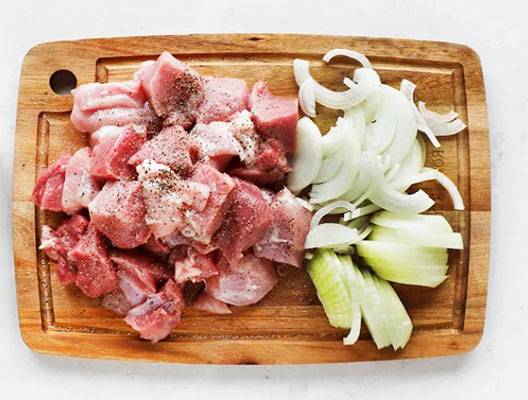 Картошка со свининой в рукаве для запекания в духовке