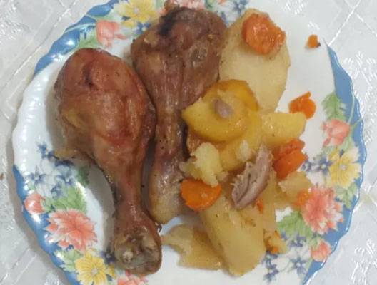 Куриные голени с картошкой в рукаве в духовке