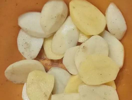 Куриные голени с картошкой в рукаве в духовке