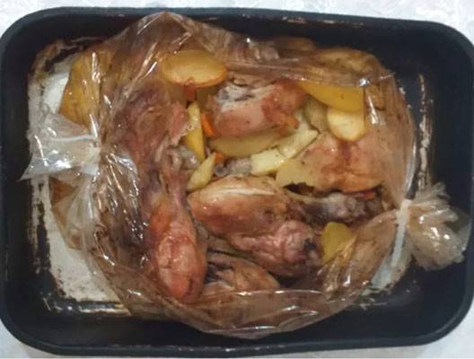 Куриные голени с картошкой в рукаве в духовке