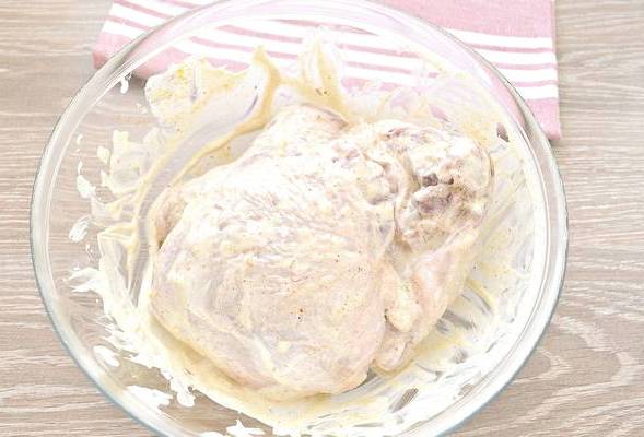 Куриные бедра в рукаве для запекания в духовке