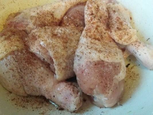 Капуста с куриными голенями в рукаве в духовке