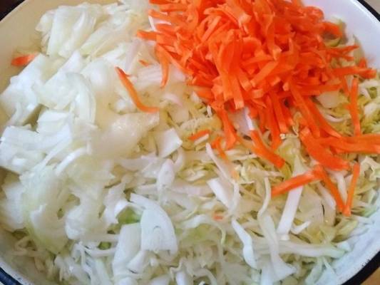 Капуста с куриными голенями в рукаве в духовке