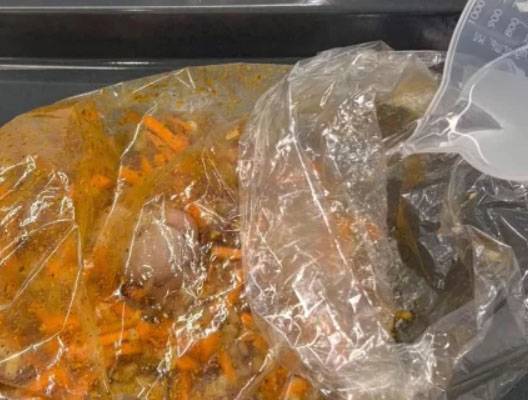 Плов со свининой в рукаве в духовке