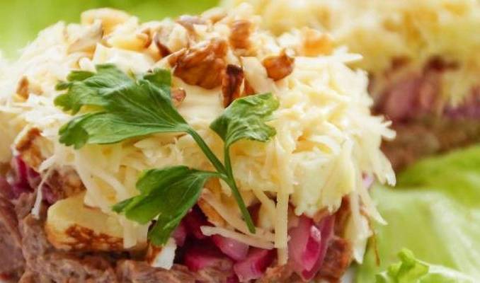 Салат «Мужские слезы» с говядиной и луком