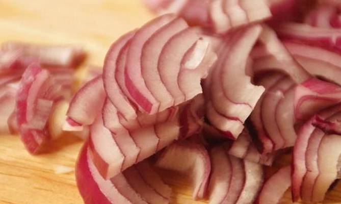 Салат «Мужские слезы» с говядиной и луком