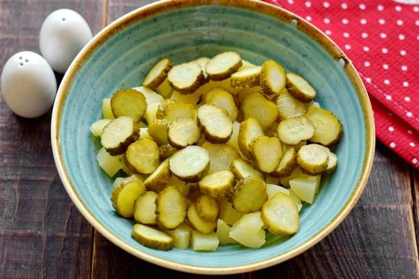 Немецкий картофельный салат с колбасками