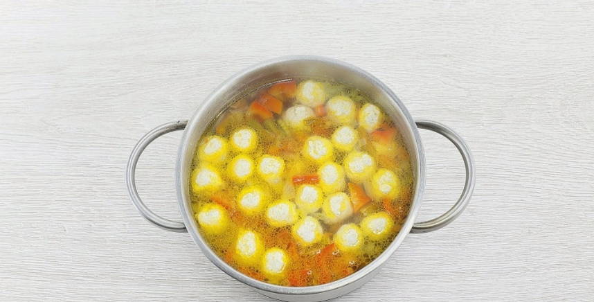 Суп с фрикадельками из куриного филе