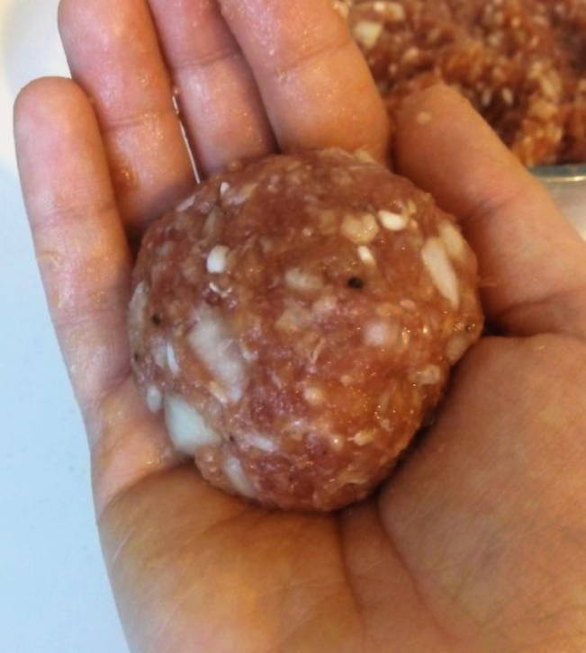 Суп с фрикадельками из говяжьего фарша с рисом