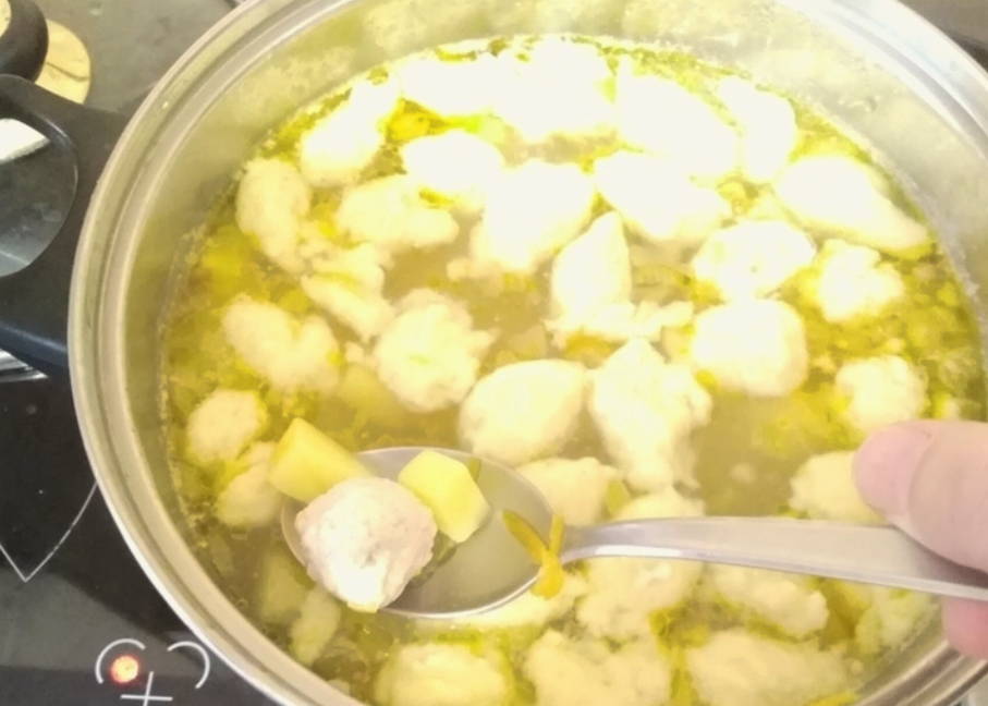 Суп с фрикадельками и галушками