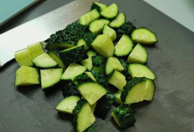 Греческий салат с горчицей в зернах