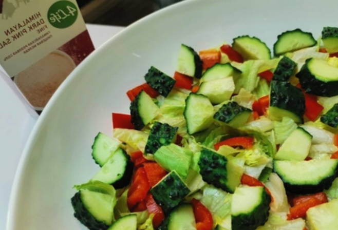 Греческий салат с горчицей в зернах