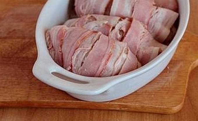Куриные рулетики в беконе в духовке