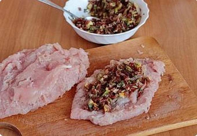 Куриные рулетики в беконе в духовке