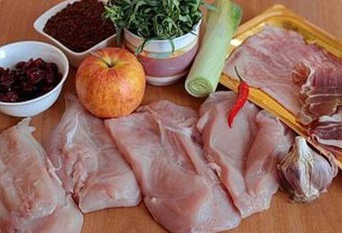 Куриные рулетики в беконе в духовке