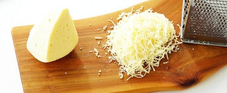 Салат «Дамский каприз» с ананасом, курицей и сыром классический