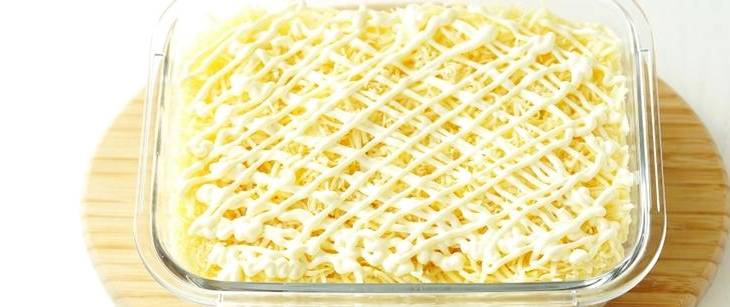 Салат «Дамский каприз» с ананасом, курицей и сыром классический